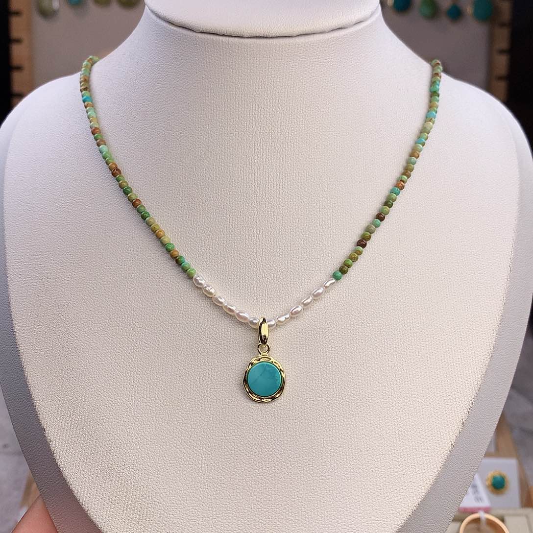 绿松石未镶嵌颈饰