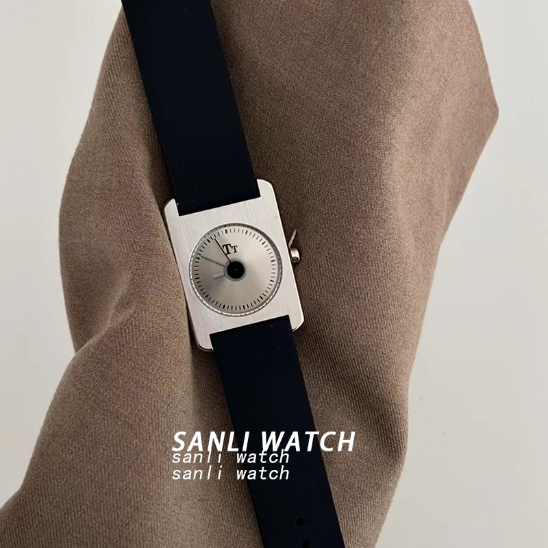 《黑银大方块》高级硅胶带时尚气质百搭石英手表