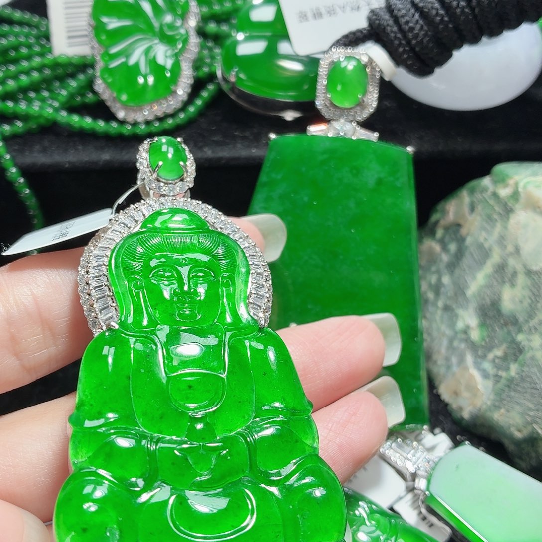 翡翠未镶嵌颈饰11