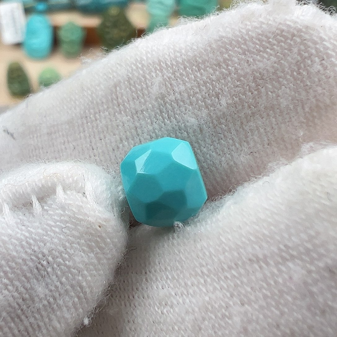 绿松石配饰未镶嵌