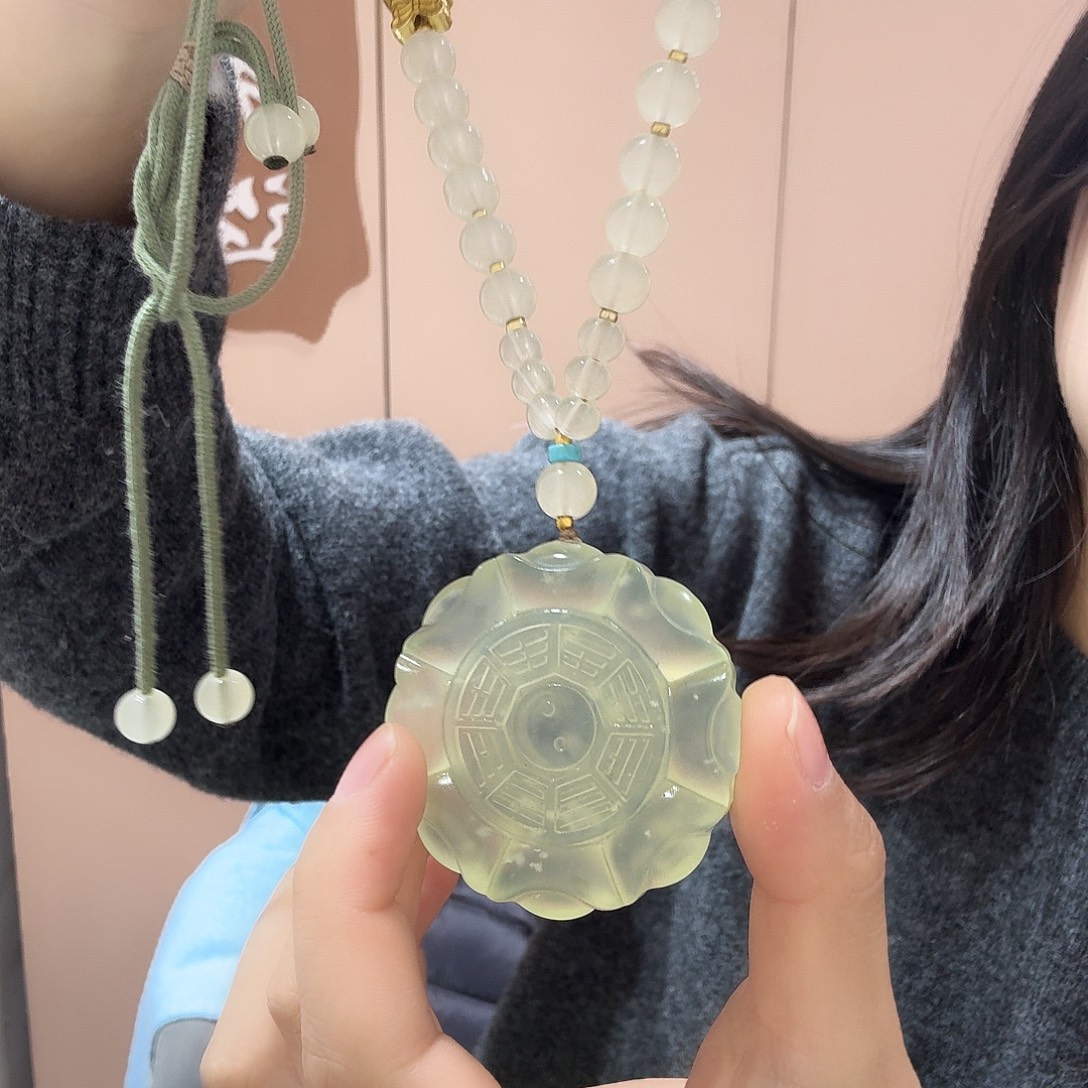 蛇纹石玉未镶嵌颈饰