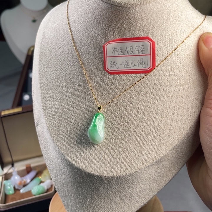 林***雪翡翠未镶嵌颈饰缅甸翡翠挂件