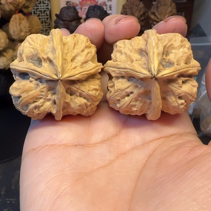 文玩核桃吊坠43大凤凰四棱有黄