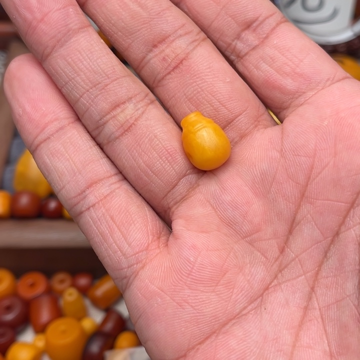 金***宝琥珀未镶嵌裸石蜜蜡三通