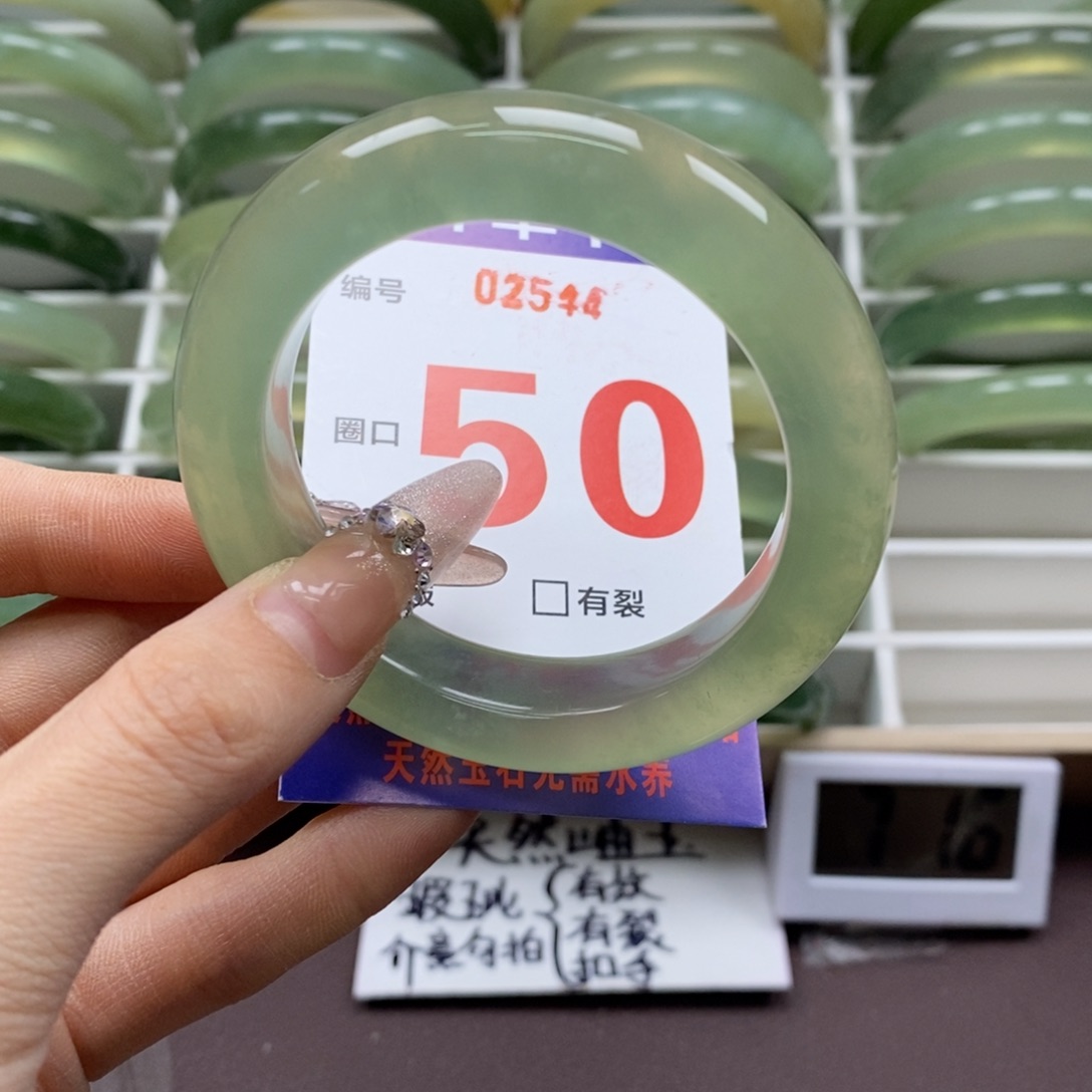 蛇纹石玉手镯未镶嵌