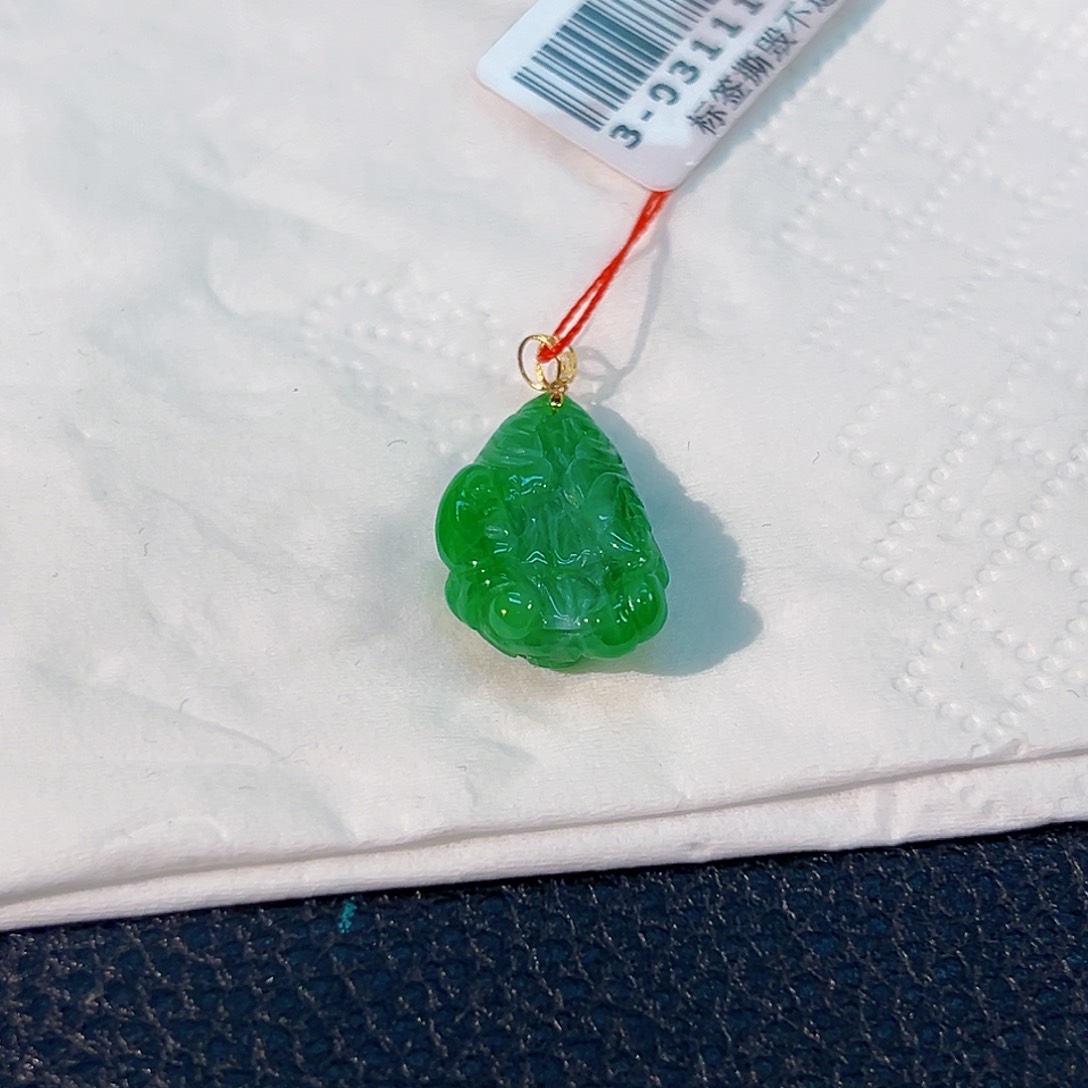 颈饰18K金镶嵌翡翠