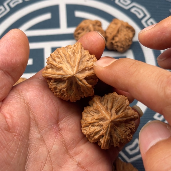 文玩核桃吊坠鑫*三棱