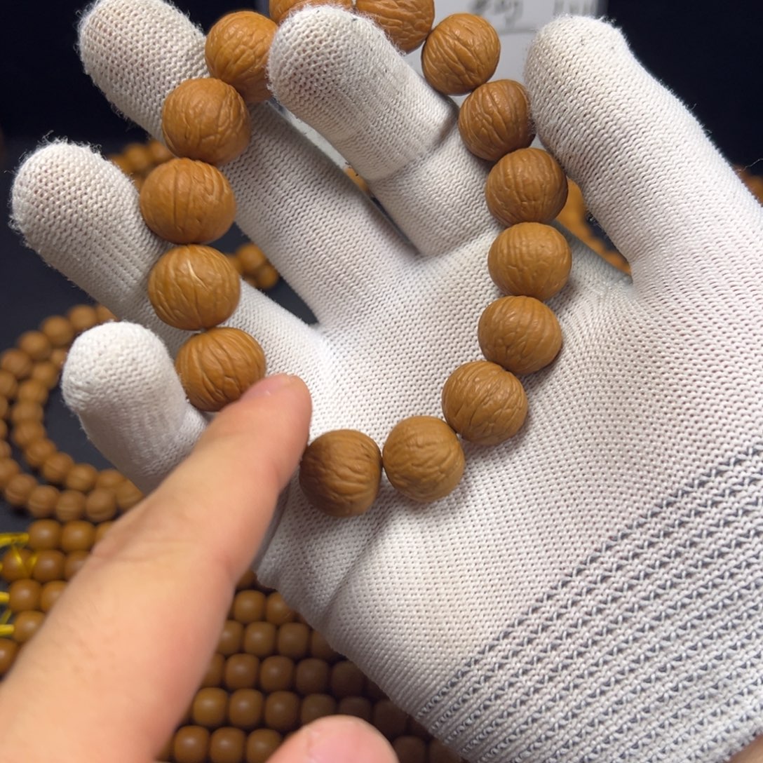 猴头核桃吊坠凤羽