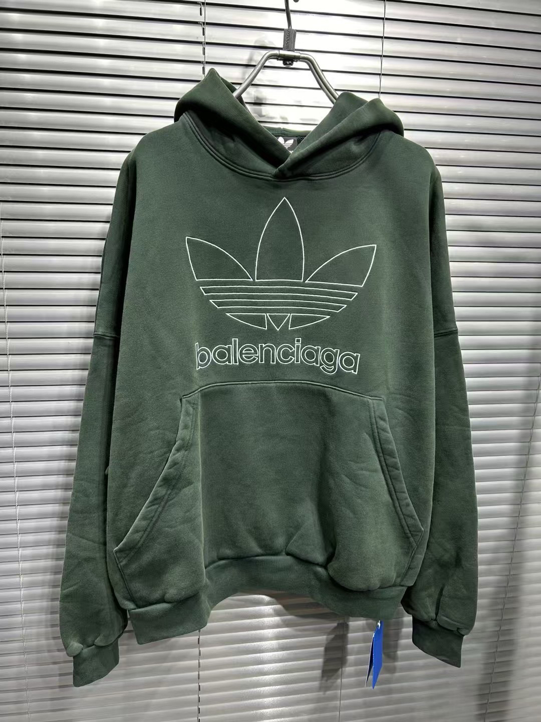 未使用 Balenciaga/巴黎世家 Adidas联名字母橄榄绿帽衫/1号