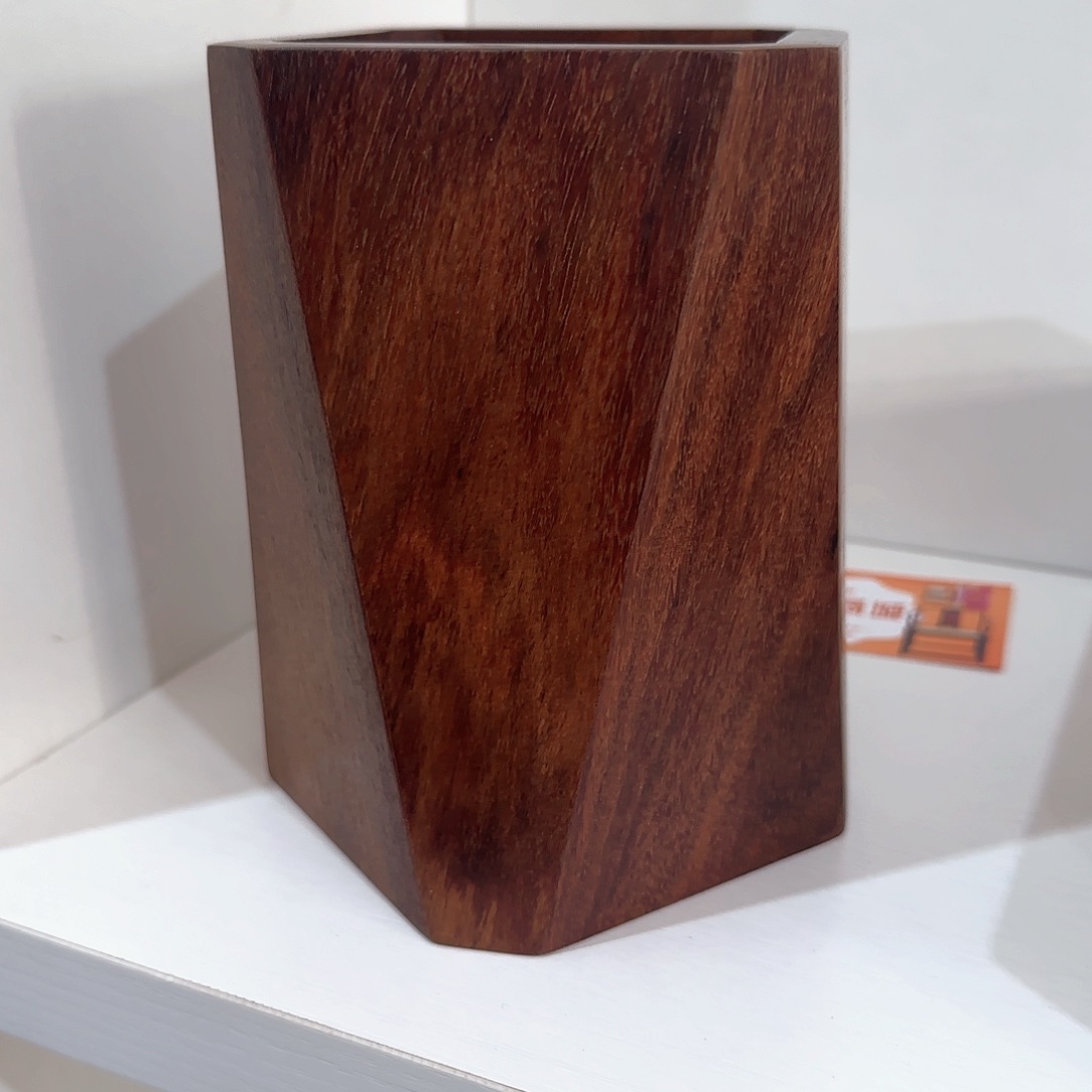 紫檀木类端景台血檀笔筒 原木