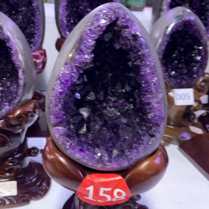 织绣乌拉圭紫水晶
