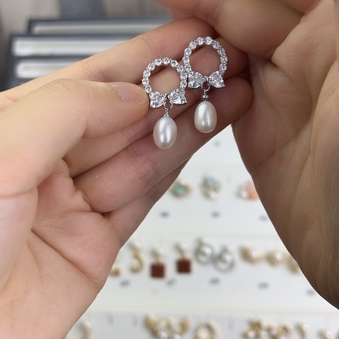 淡水珍珠合金耳饰