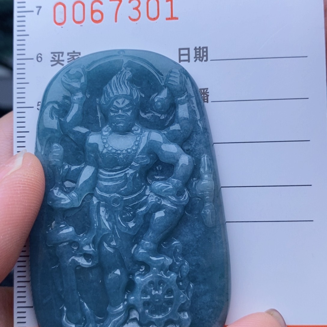 翡翠未镶嵌颈饰bu dong