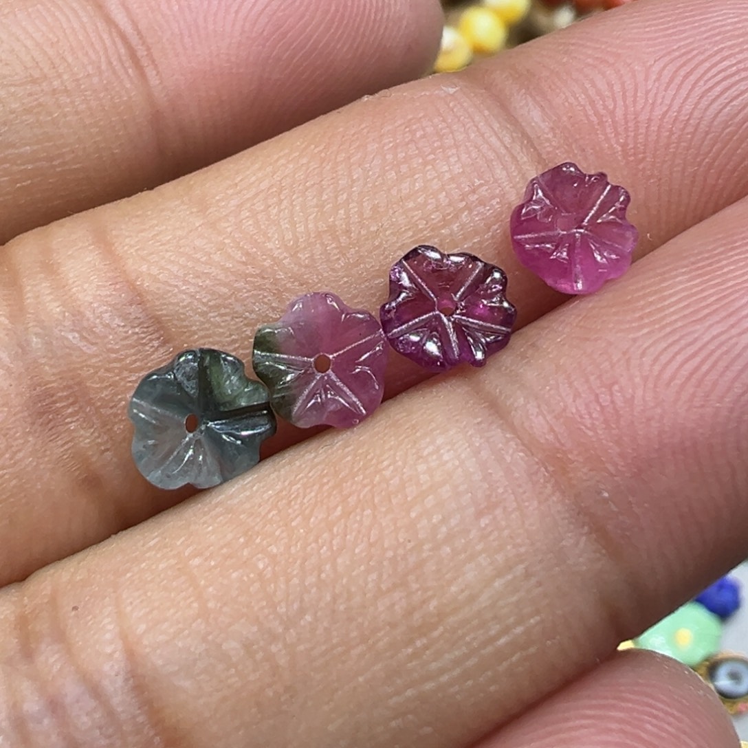 未镶嵌颈饰碧玺花