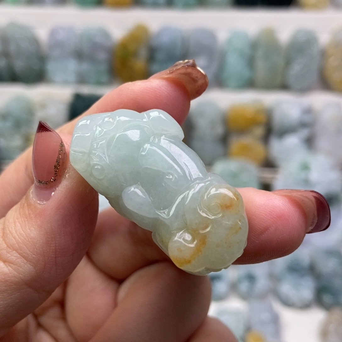 翡翠吊坠(赠链)未镶嵌