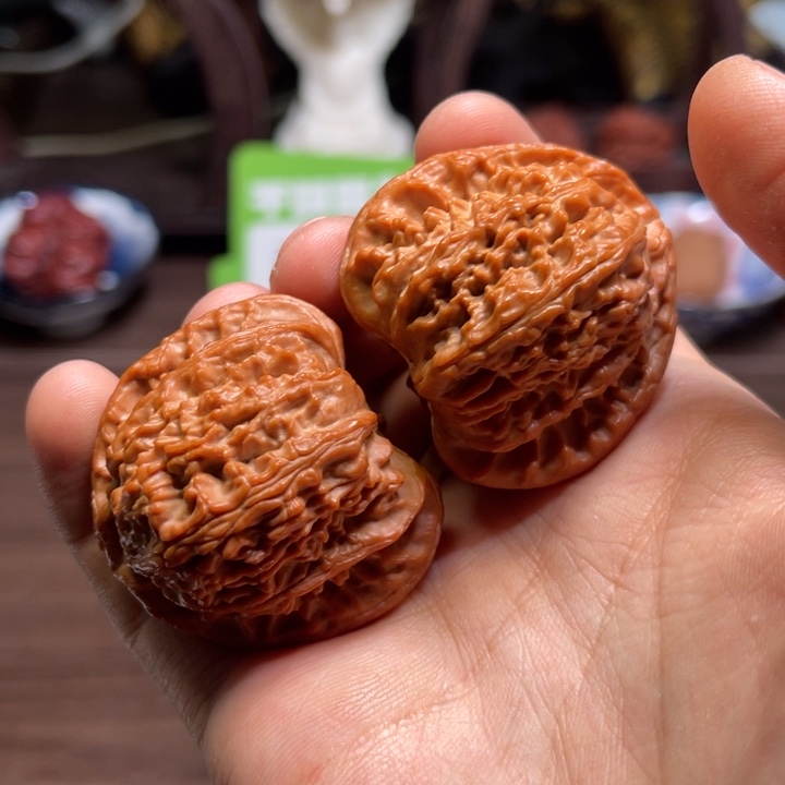 文玩核桃吊坠白狮子平谷