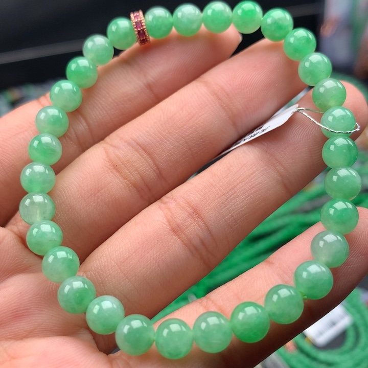 翡翠手镯未镶嵌卡
