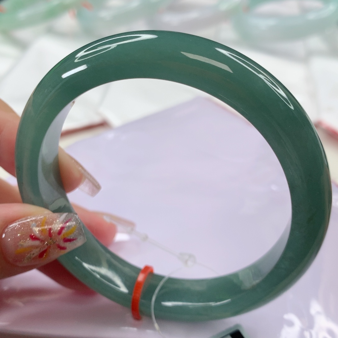 翡翠手镯未镶嵌58.2圈口油青绿显白