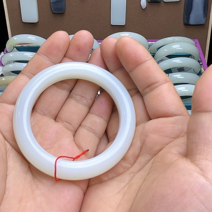 【闪购商品】未镶嵌手镯和田玉