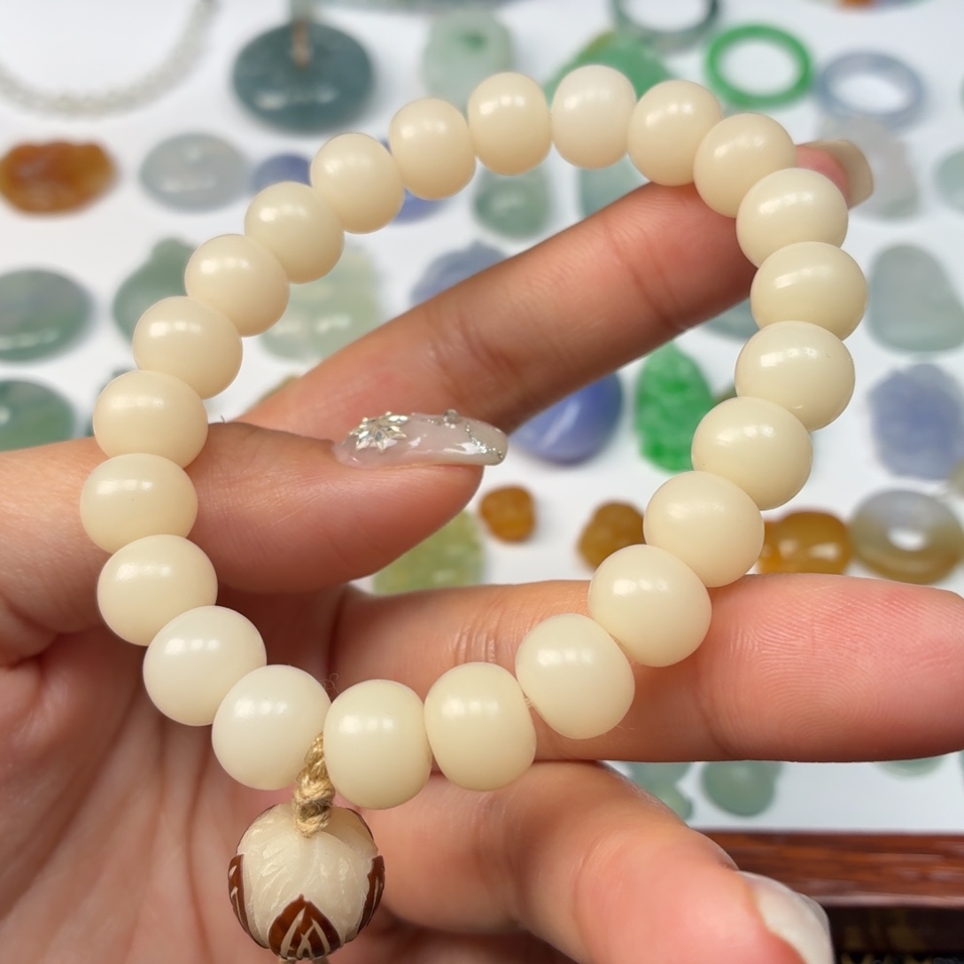 摸***挞翡翠未镶嵌颈饰福利