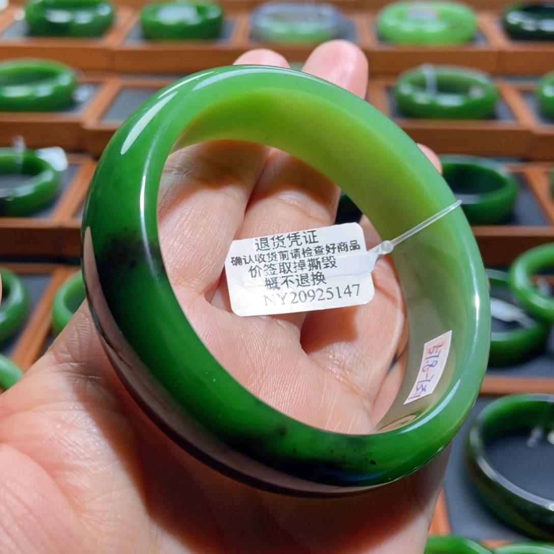 和田玉（碧玉）未镶嵌手镯红皮白加绿5758