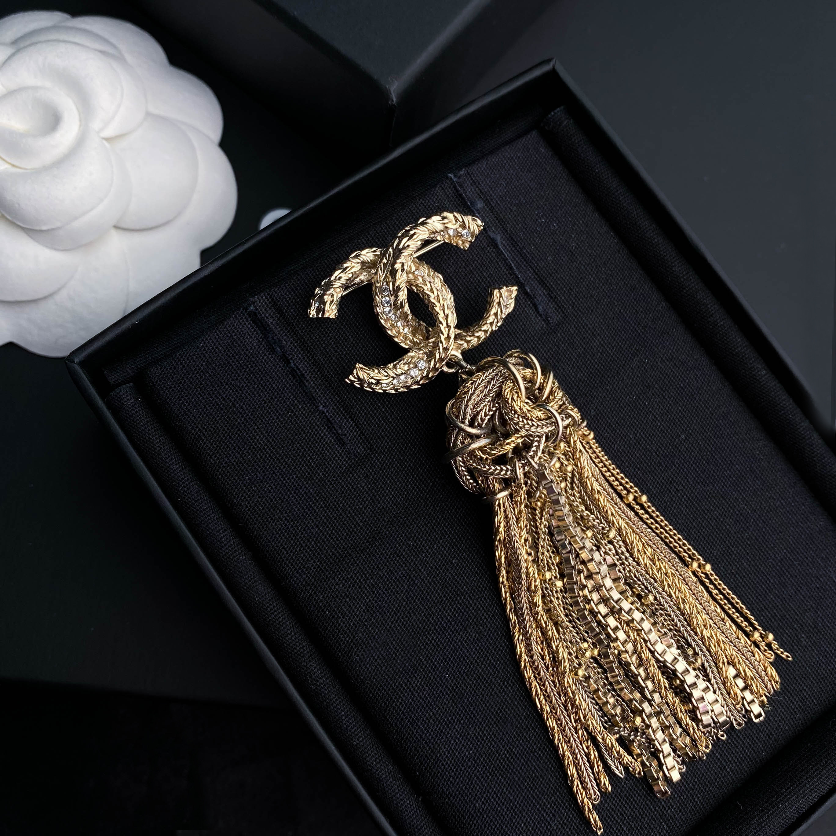 全新未使用 Chanel/香奈儿 经典双C 金色浮雕链条流苏 胸针 S4319