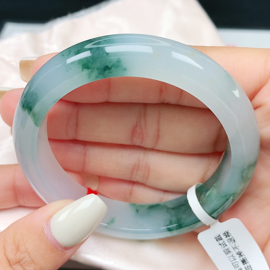 翡翠手镯未镶嵌早37