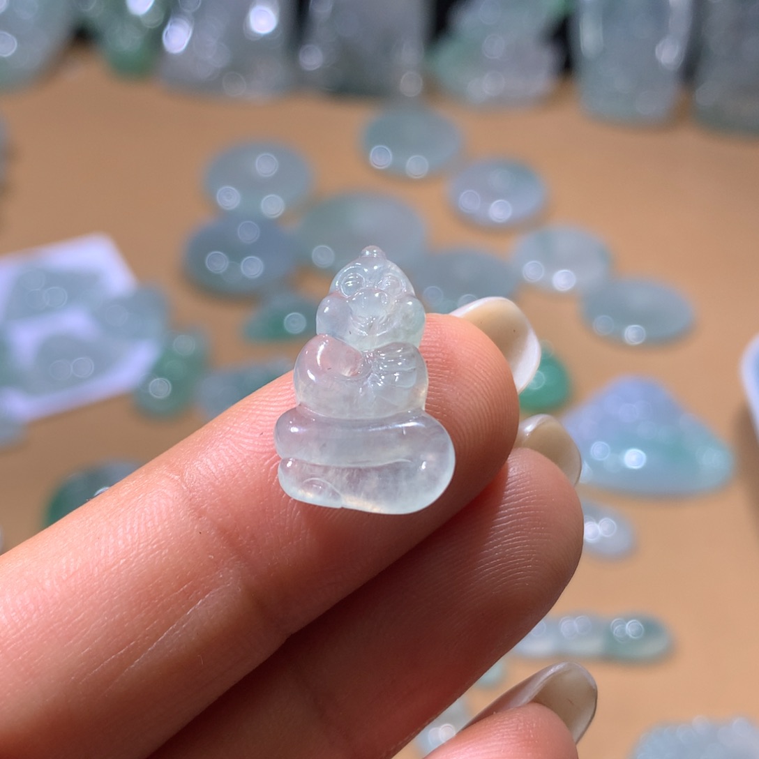 翡翠颈饰未镶嵌蛇