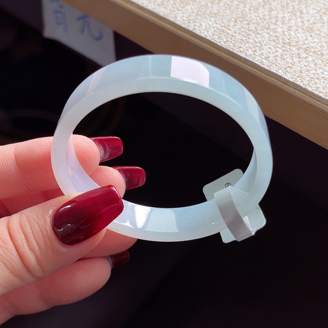 翡翠手镯未镶嵌手镯