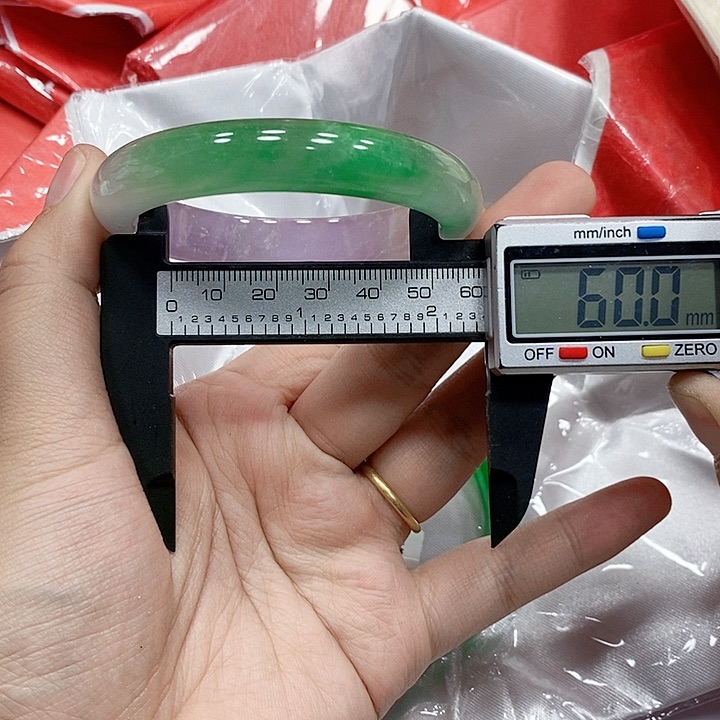 翡翠手镯未镶嵌184 