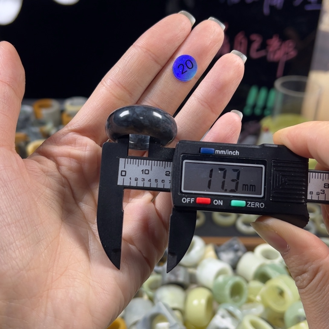 蛇纹石玉未镶嵌戒指