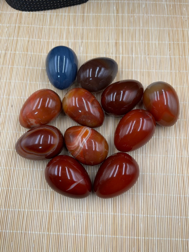 天然玛瑙鸡蛋形手把，每个80克左右，拍一发一，多样性发货35*35*50