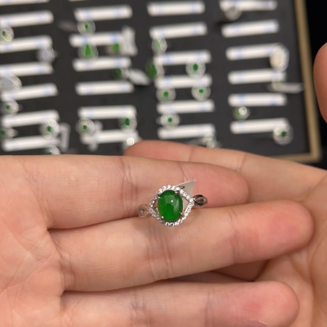 翡翠戒指银S925镶嵌翡翠戒指