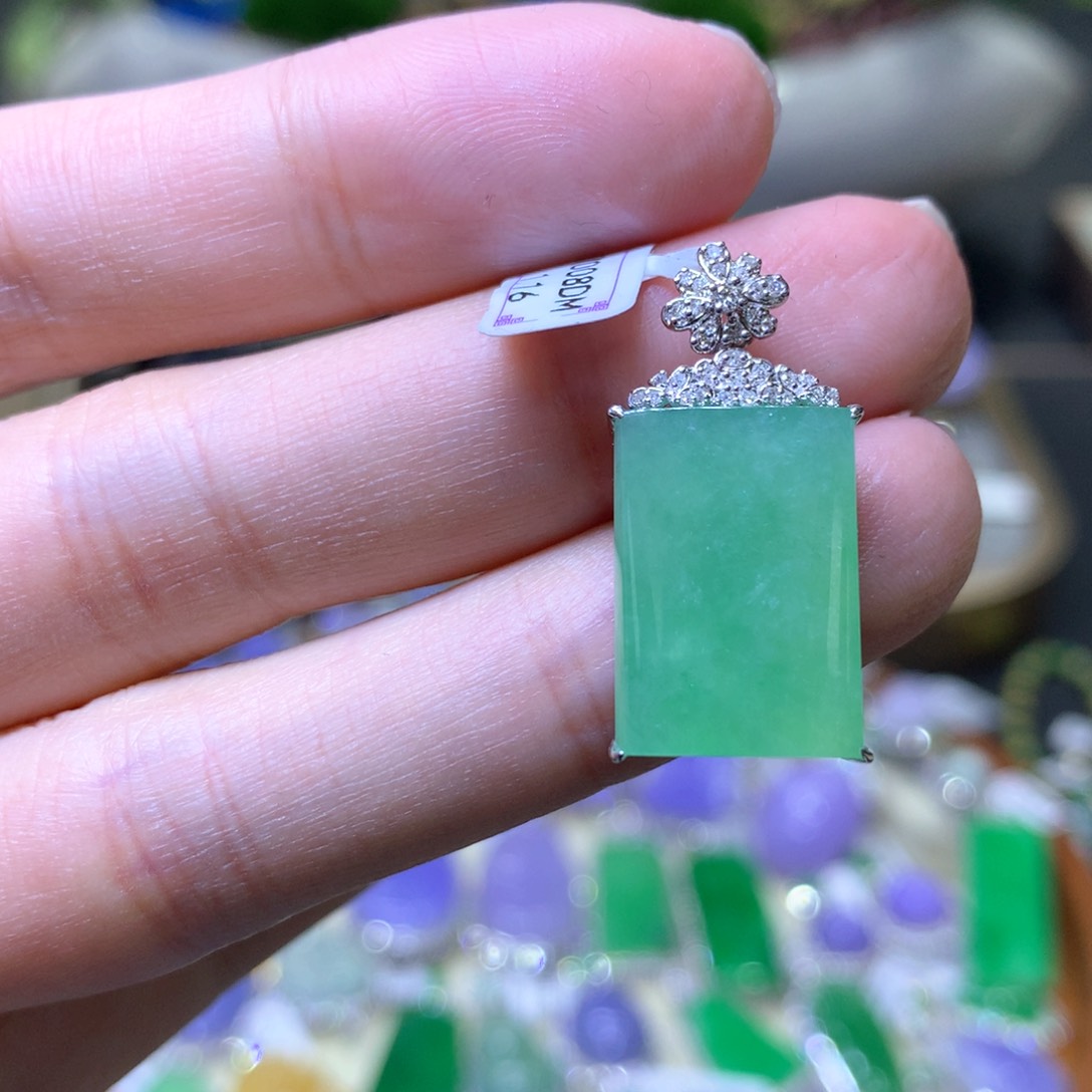 【闪购商品】翡翠颈饰18K金镶嵌翡翠吊坠项链