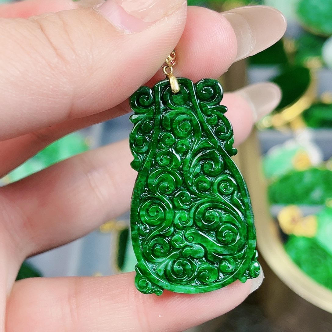 翡翠颈饰18K金镶嵌吊坠