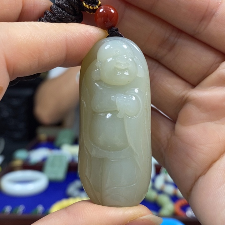 博***在和田玉未镶嵌颈饰