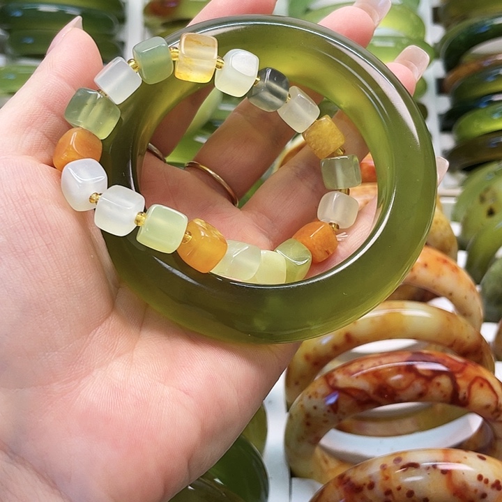 蛇纹石玉未镶嵌手镯