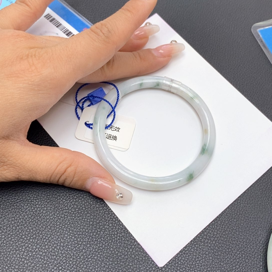 翡翠手镯未镶嵌54.7圈口