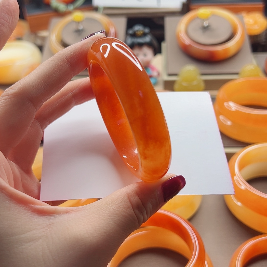 火***棍未镶嵌石英质玉（黄龙玉）手镯