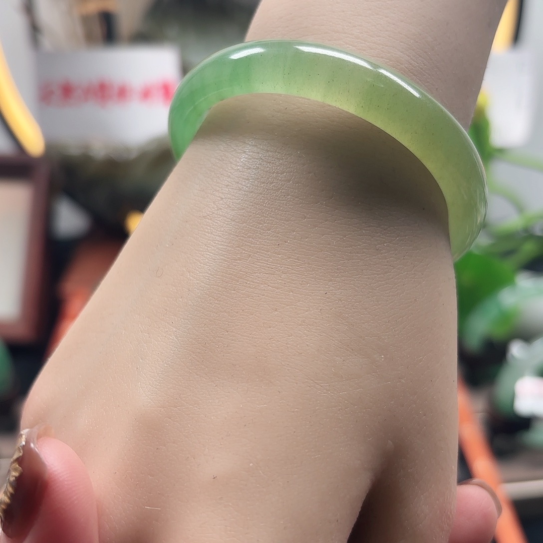 石英质玉（非洲翠）未镶嵌手镯