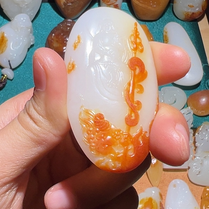 金***。和田玉未镶嵌颈饰