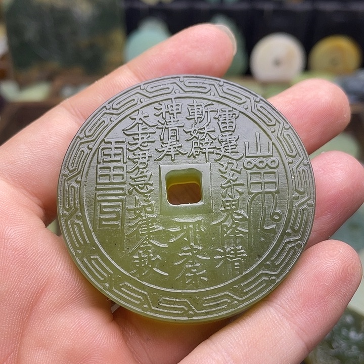 蛇纹石玉挂件未镶嵌