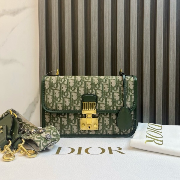 95新/迪奥/市场价99999/包包/250221MM0017