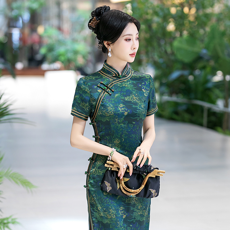 新中式旗袍高端2025夏季老上海素雅国风礼服改良绿色日常可穿裙子