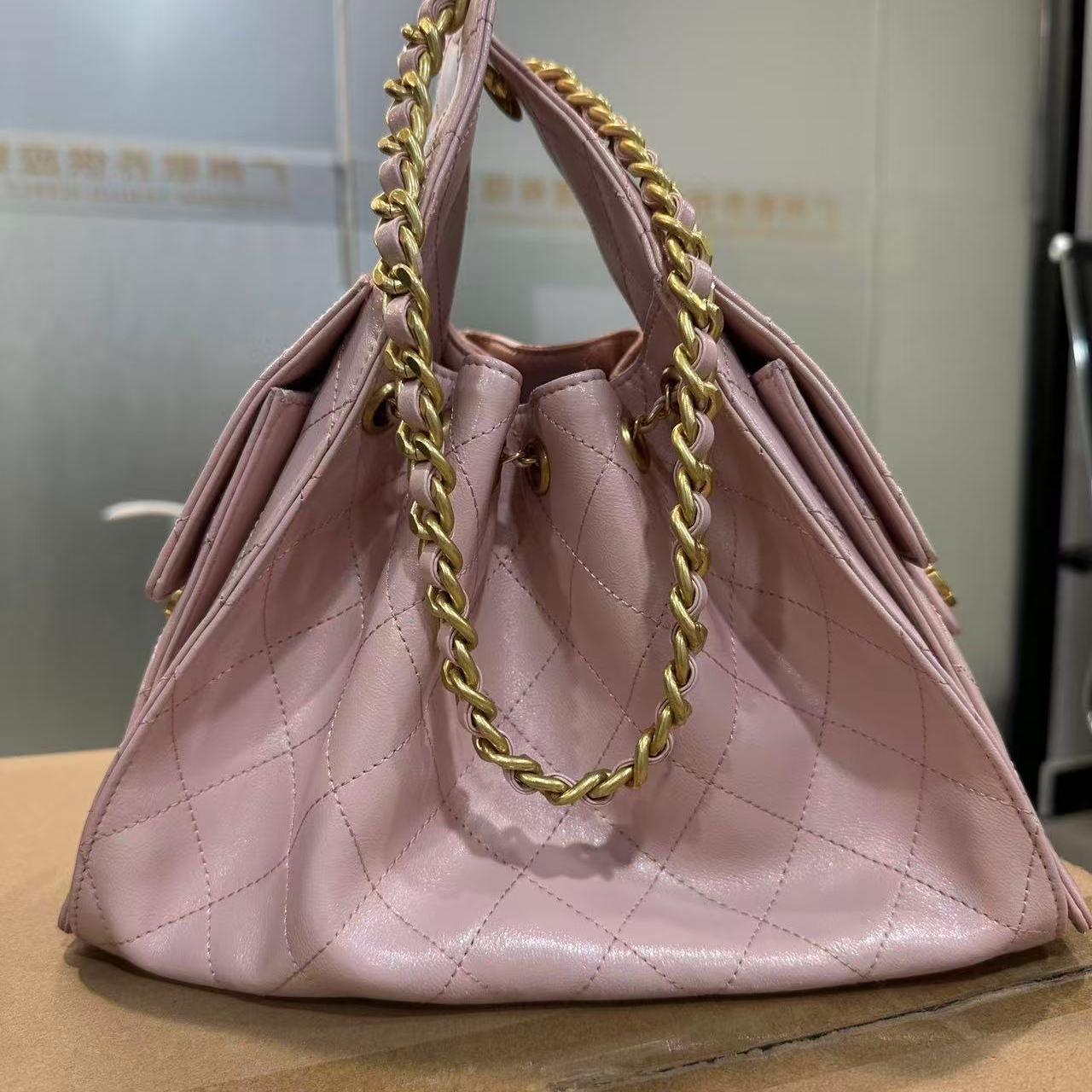 2025新款真皮女包粉色金字塔