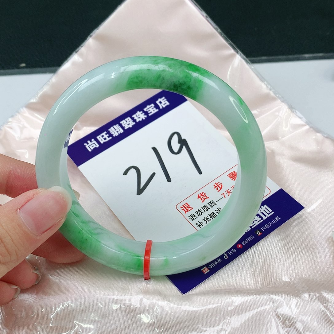 翡翠手镯未镶嵌翡翠12