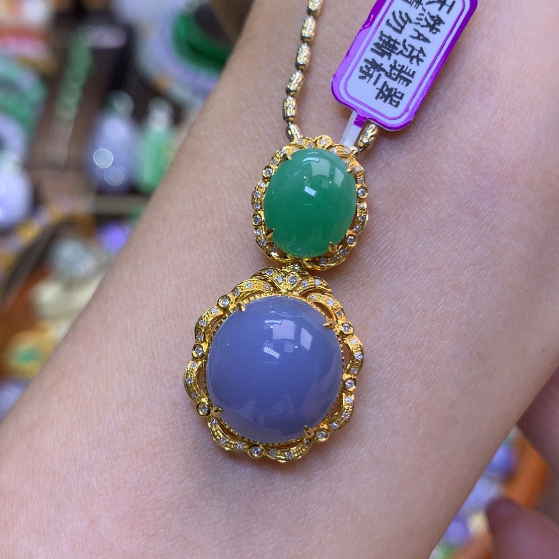 翡翠18K金镶嵌颈饰