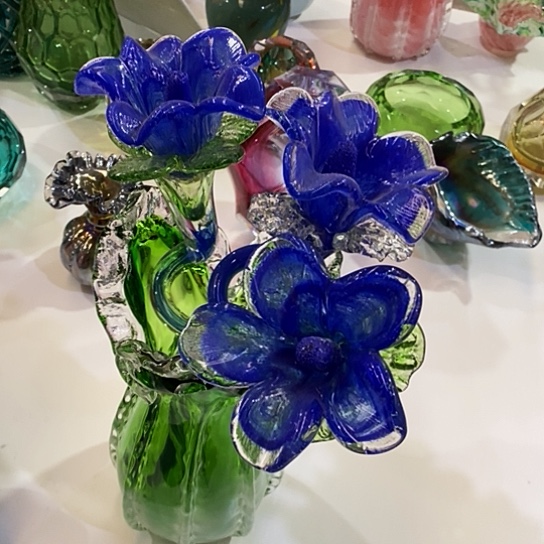 琉璃花瓶高45厘米宽9厘米