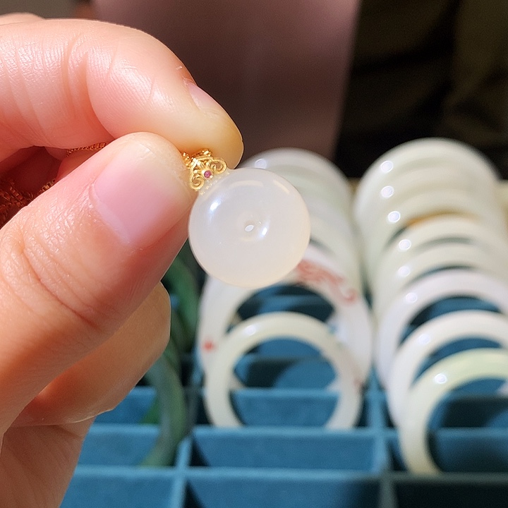 颈饰未镶嵌和田玉（白玉）和田玉平安扣