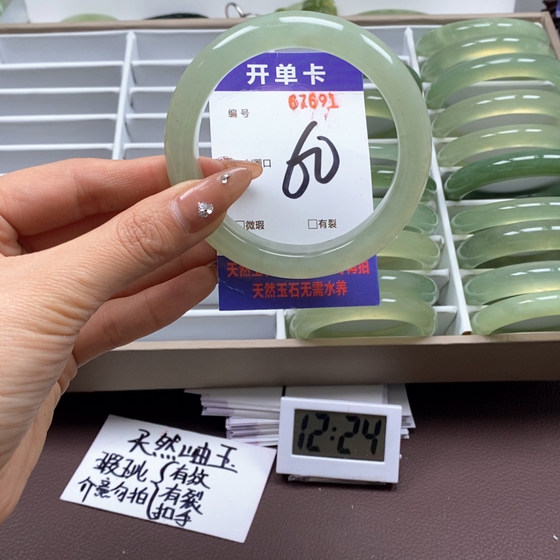 蛇纹石玉手镯未镶嵌